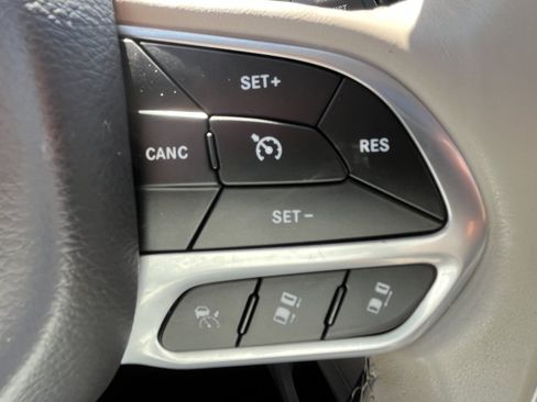 Used 2021 Chrysler Pacifica Limited w/ Uconnect Theater Family Group AWD/4WD image 40