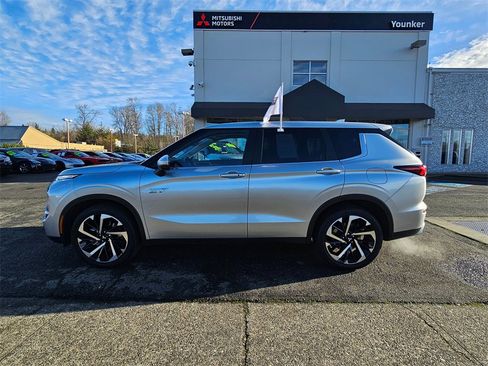Used 2023 Mitsubishi Outlander SE image 8