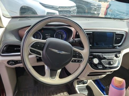 Used 2017 Chrysler Pacifica Limited w/ Advanced Safetytec Group image 13