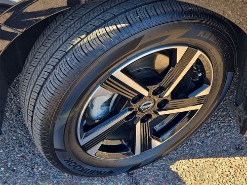 Used 2025 Nissan Sentra SV image 31