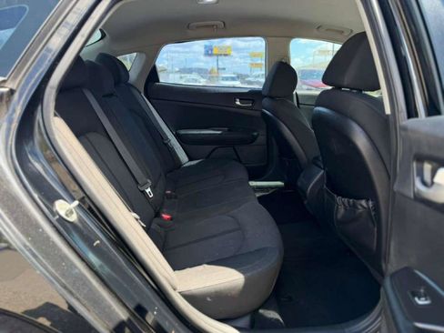 Used 2017 Kia Cadenza Technology FWD image 19