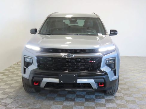 Used 2025 Chevrolet Traverse Z71 AWD/4WD image 2
