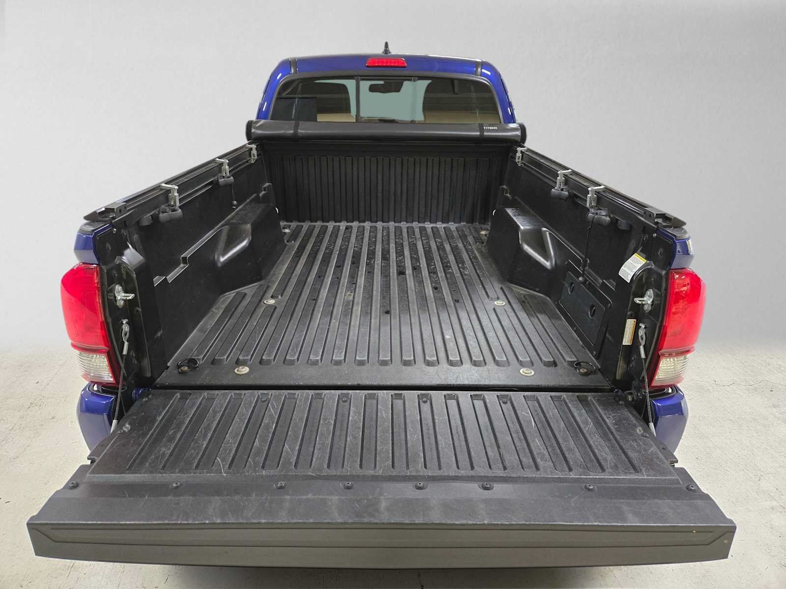 Used 2022 Toyota Tacoma SR5 AWD/4WD image 15