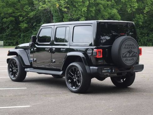 Used 2021 Jeep Wrangler Unlimited Sahara w/ Cold Weather Group AWD/4WD image 22