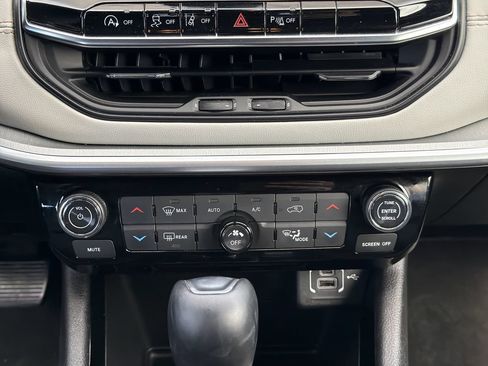 Used 2025 Jeep Compass Limited AWD/4WD image 17