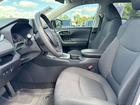 Used 2019 Toyota RAV4 LE AWD/4WD image 19