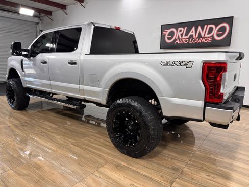 Used 2017 Ford F250 XLT w/ XLT Premium Package image 9
