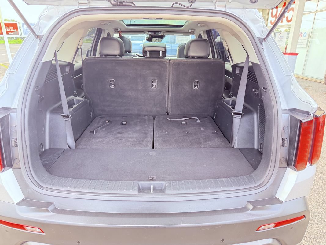 Used 2022 Kia Sorento S w/ Panoramic Sunroof Package AWD/4WD image 40