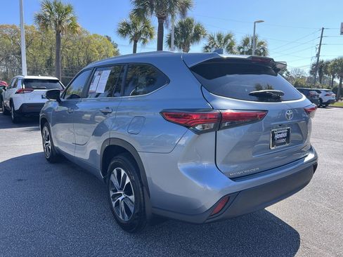 Used 2023 Toyota Highlander XLE image 8