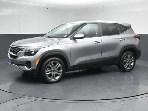Used 2022 Kia Seltos LX AWD/4WD image 4