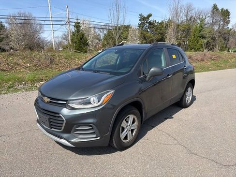 Used 2018 Chevrolet Trax LT w/ LT Convenience Package image 1