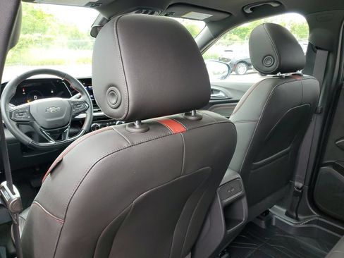 Certified 2025 Chevrolet Trax RS w/ Sunroof Package FWD image 29