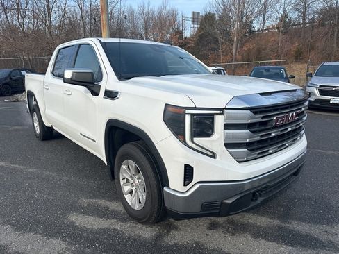 Used 2024 GMC Sierra 1500 SLE image 3