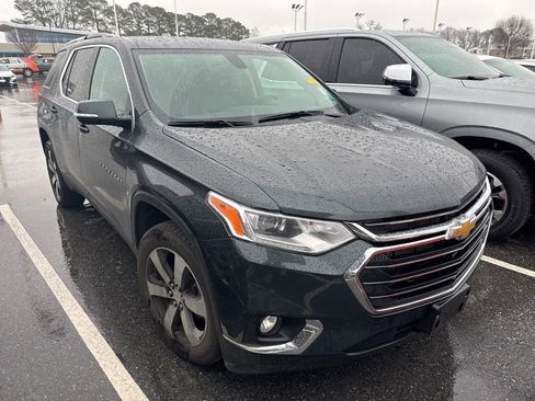 Used 2020 Chevrolet Traverse LT w/ LT Premium Package image 5