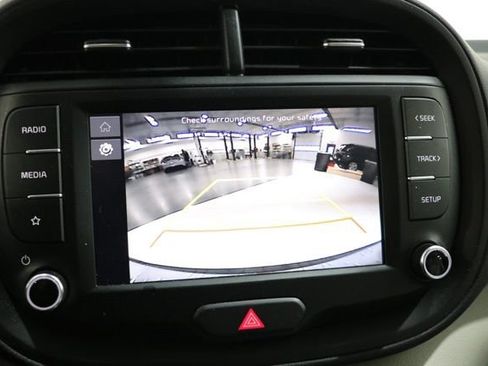 Used 2025 Kia Soul LX w/ LX Technology Package FWD image 26
