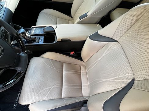 Certified 2021 Lexus ES 300h Ultra Luxury w/ Accessory Package 2 image 15