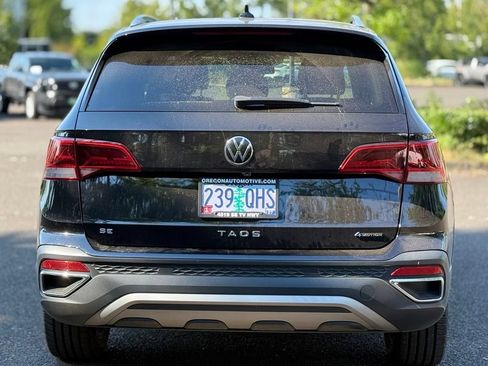 Used 2022 Volkswagen Taos SE FWD image 4