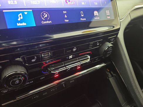 Used 2023 Jeep Grand Cherokee L Limited image 28