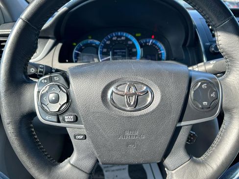 Used 2014 Toyota Camry XLE image 12