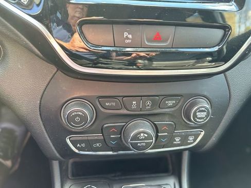 Used 2019 Jeep Cherokee Limited image 20