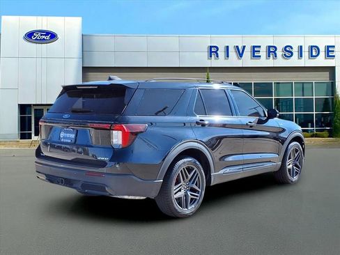 Used 2025 Ford Explorer ST-Line w/ ST-Line Street Pack image 6