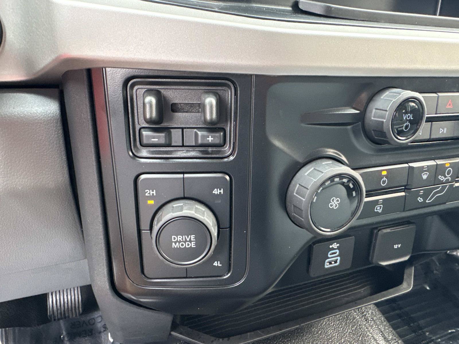 Used 2025 Ford F250 XL AWD/4WD image 28