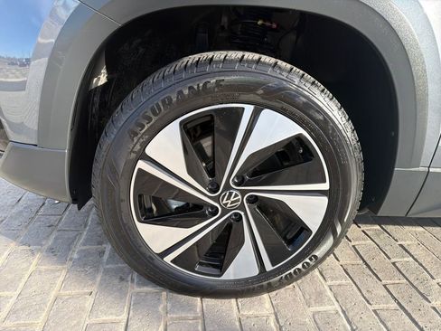 Certified 2023 Volkswagen Taos SE image 23