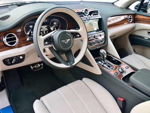 Used 2023 Bentley Bentayga Extended Wheelbase AWD/4WD image 2