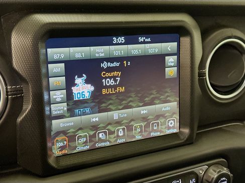 Used 2023 Jeep Wrangler Sahara image 21