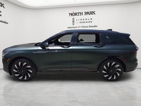 New 2026 Lincoln Nautilus Reserve w/ Jet Appearance Package AWD/4WD image 2