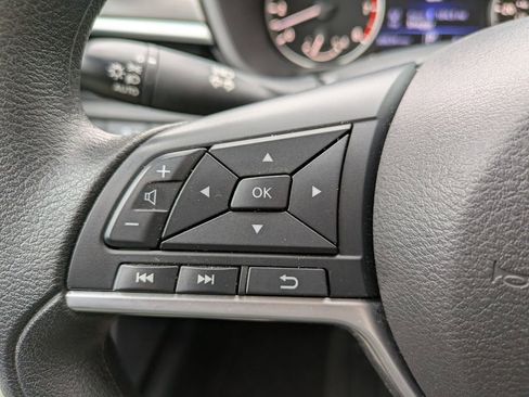 Used 2025 Nissan Altima 2.5 SV FWD image 23