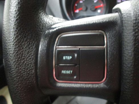 Used 2014 Dodge Avenger SE w/ Quick Order Package 27Z SE V6 FWD image 17