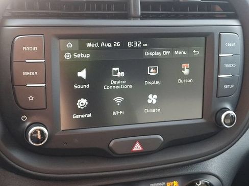 Used 2025 Kia Soul LX w/ LX Technology Package FWD image 17