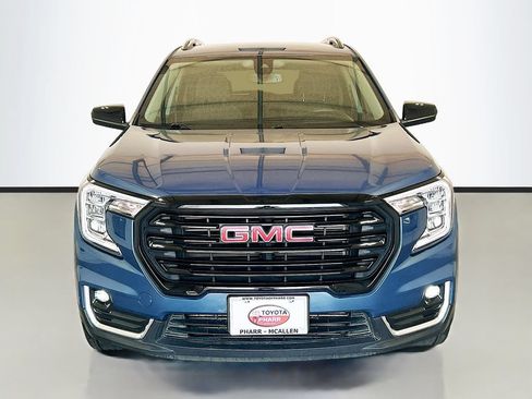 Used 2024 GMC Terrain SLE w/ Driver Convenience Package FWD image 2