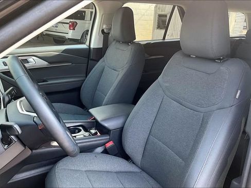 Used 2025 Ford Explorer Active AWD/4WD image 26
