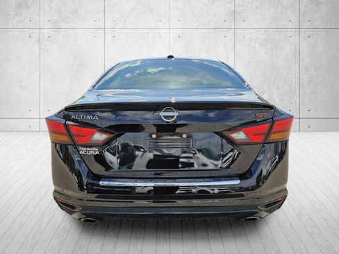 Used 2023 Nissan Altima 2.5 SR w/ SR Premium Package FWD image 6