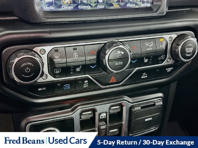 Used 2023 Jeep Wrangler Unlimited Sahara w/ Cold Weather Group AWD/4WD image 23