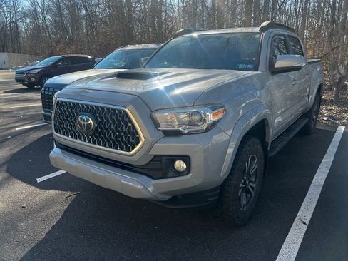 Used 2018 Toyota Tacoma TRD Sport image 4