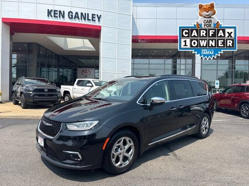 Used 2023 Chrysler Pacifica Limited FWD image 1