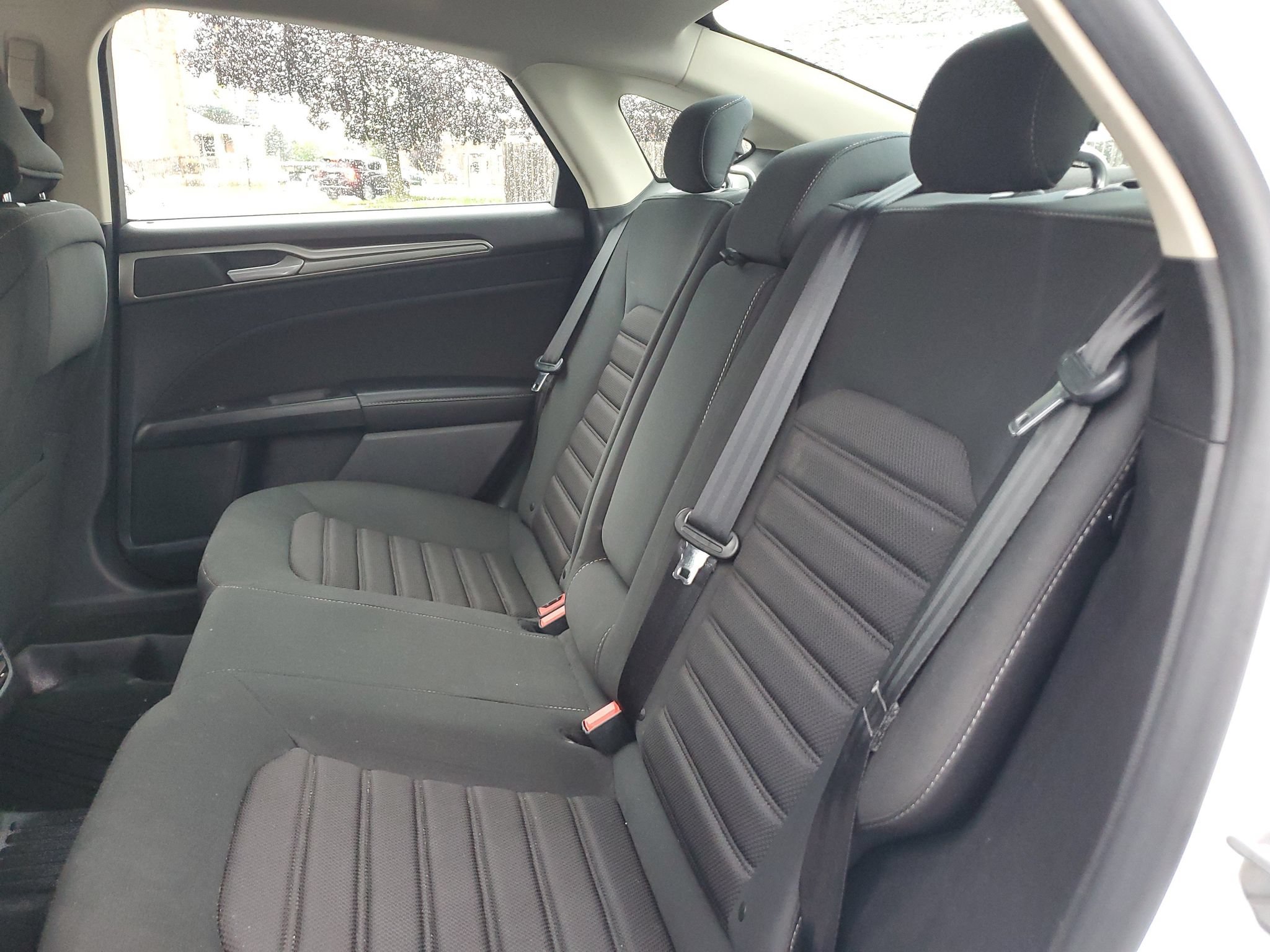 Used 2019 Ford Fusion SE FWD image 9