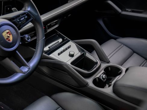 Certified 2024 Porsche Cayenne S image 13