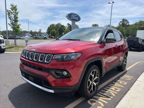 Used 2025 Jeep Compass Limited AWD/4WD image 30