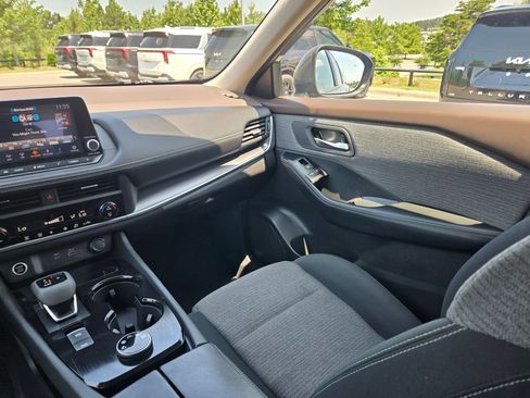 Used 2023 Nissan Rogue SV AWD/4WD image 11