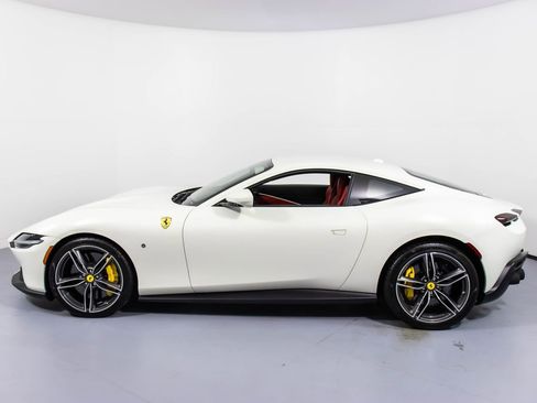 Certified 2022 Ferrari Roma image 9