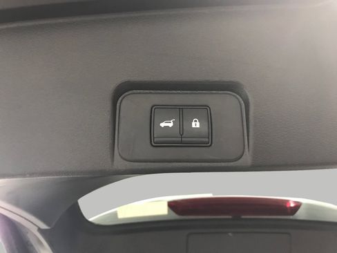 Used 2025 Nissan Rogue SV image 14