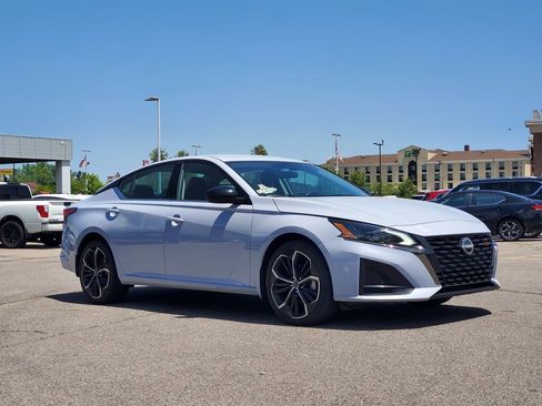 Used 2023 Nissan Altima 2.5 SR AWD/4WD image 1