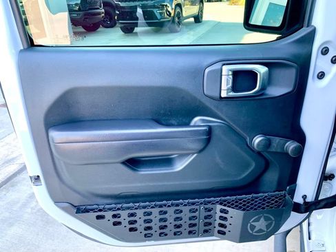 Used 2018 Jeep Wrangler Sport AWD/4WD image 11
