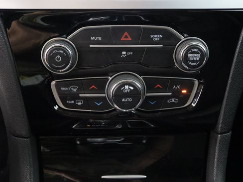 Used 2023 Chrysler 300 Touring w/ Sport Appearance Package RWD image 20