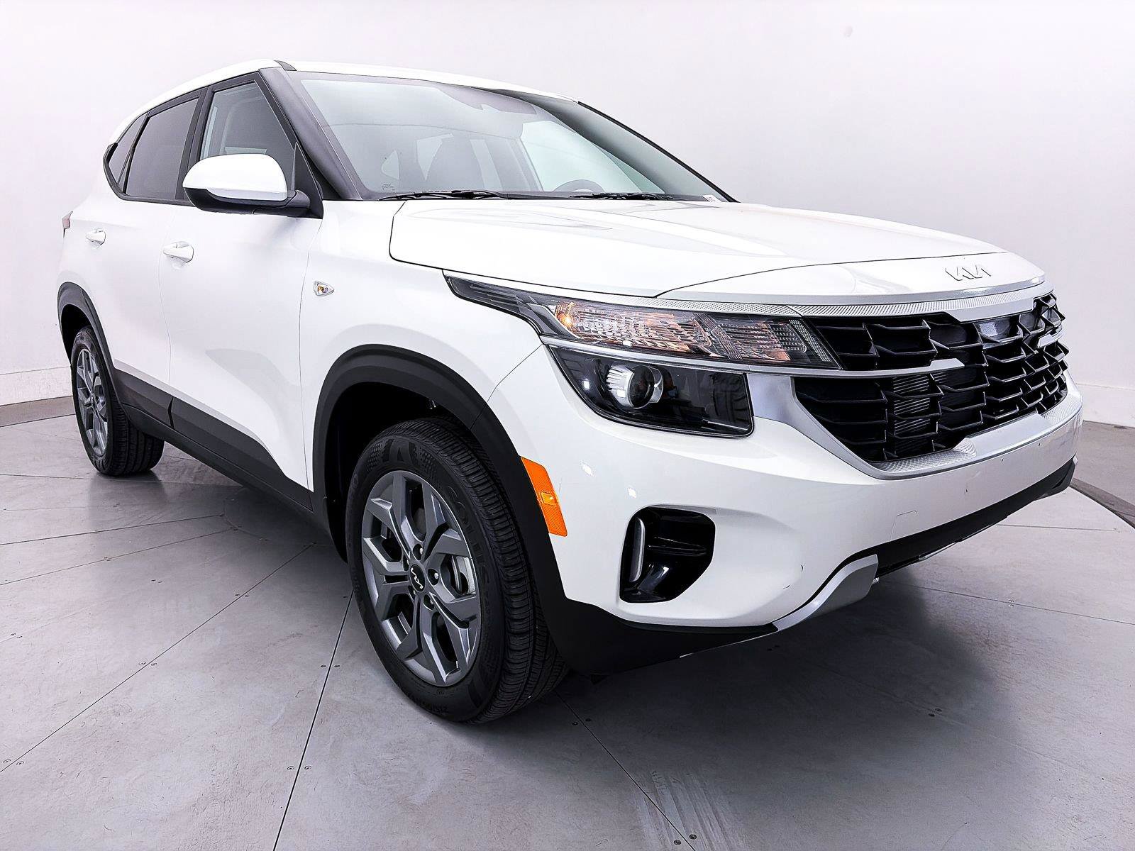 Used 2025 Kia Seltos LX AWD/4WD image 9