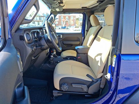 Used 2018 Jeep Wrangler Sport image 14